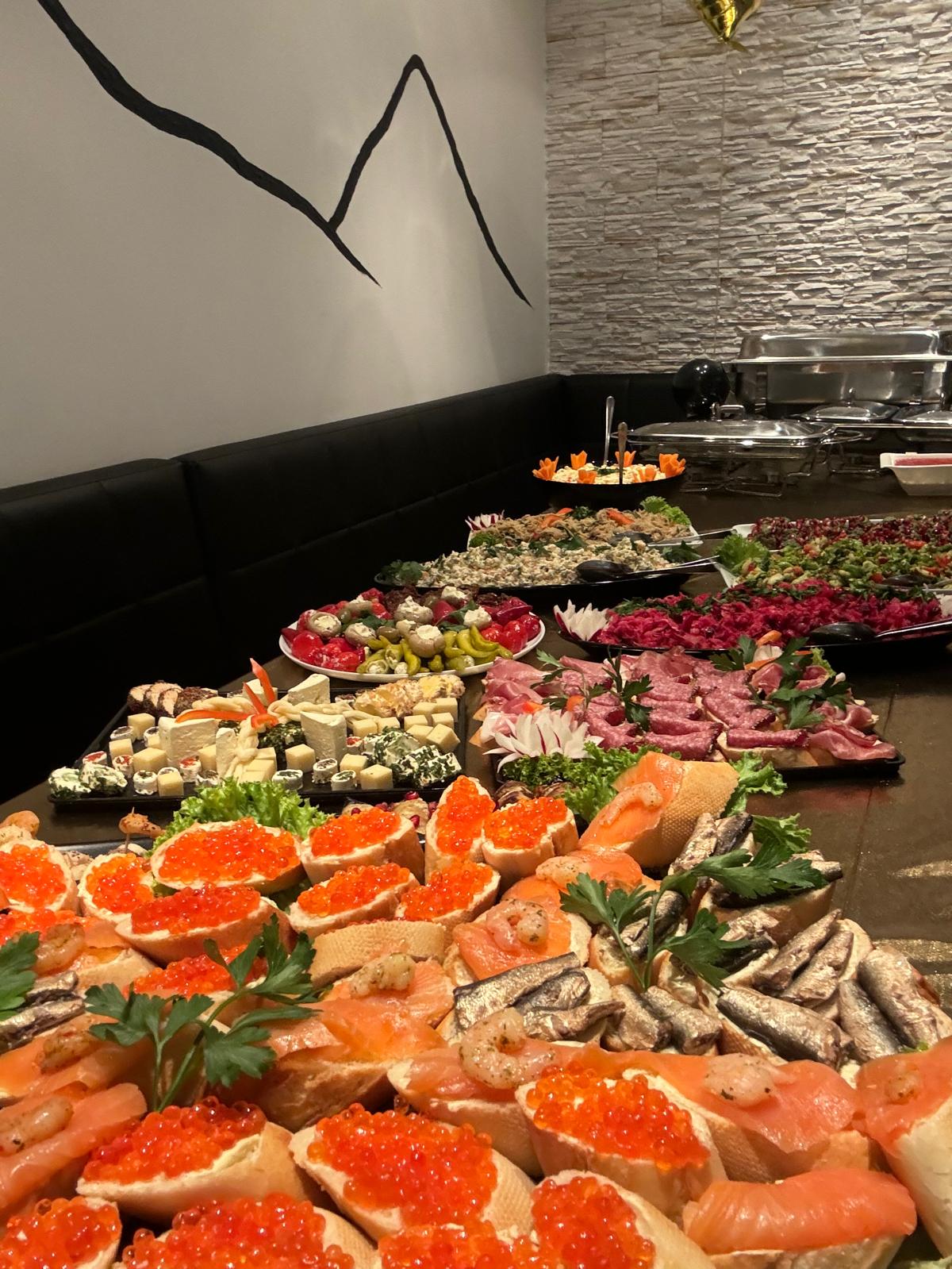 Lachs- und Kaviar-Buffet