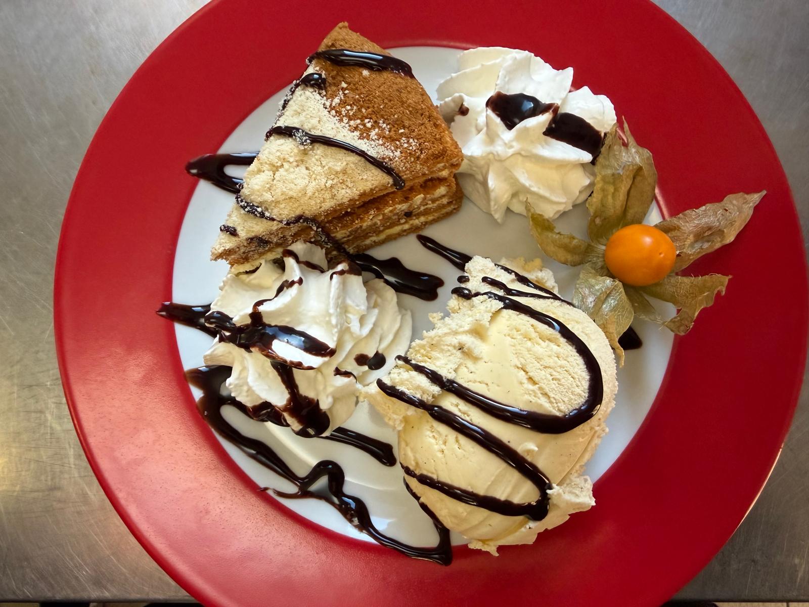 Baklava mit Eis – Dessert