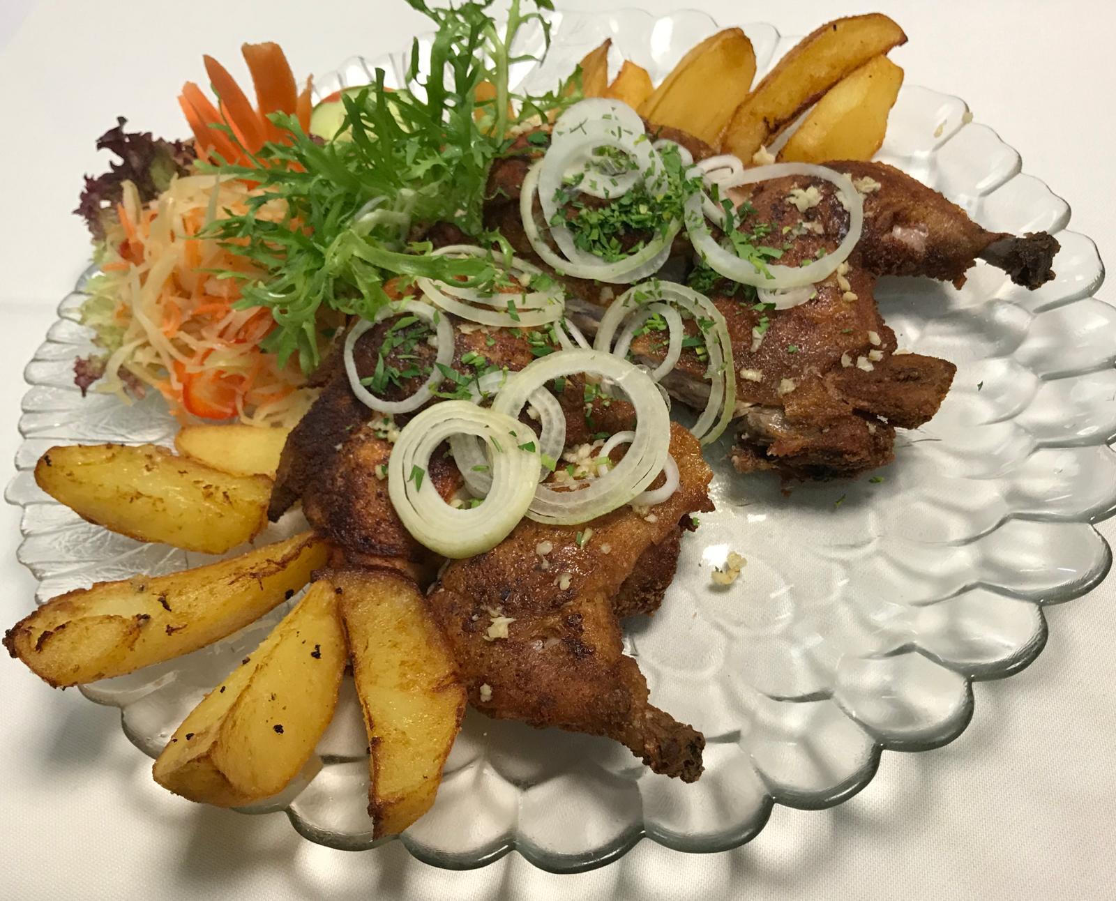 Gebratenes Hähnchen mit Kartoffeln