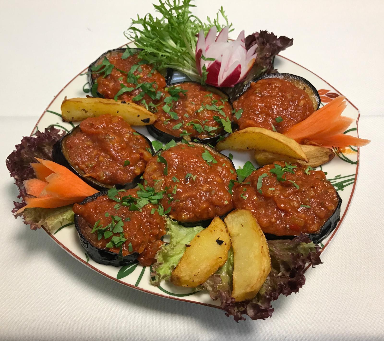Auberginen mit Tomatensoße