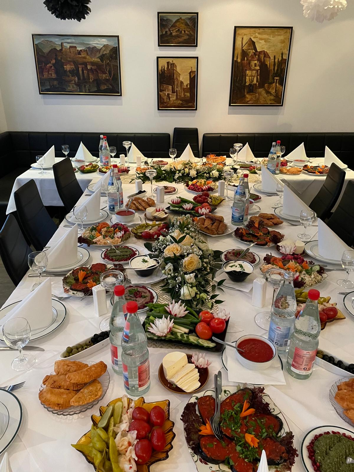 Armenische Festtafel von oben